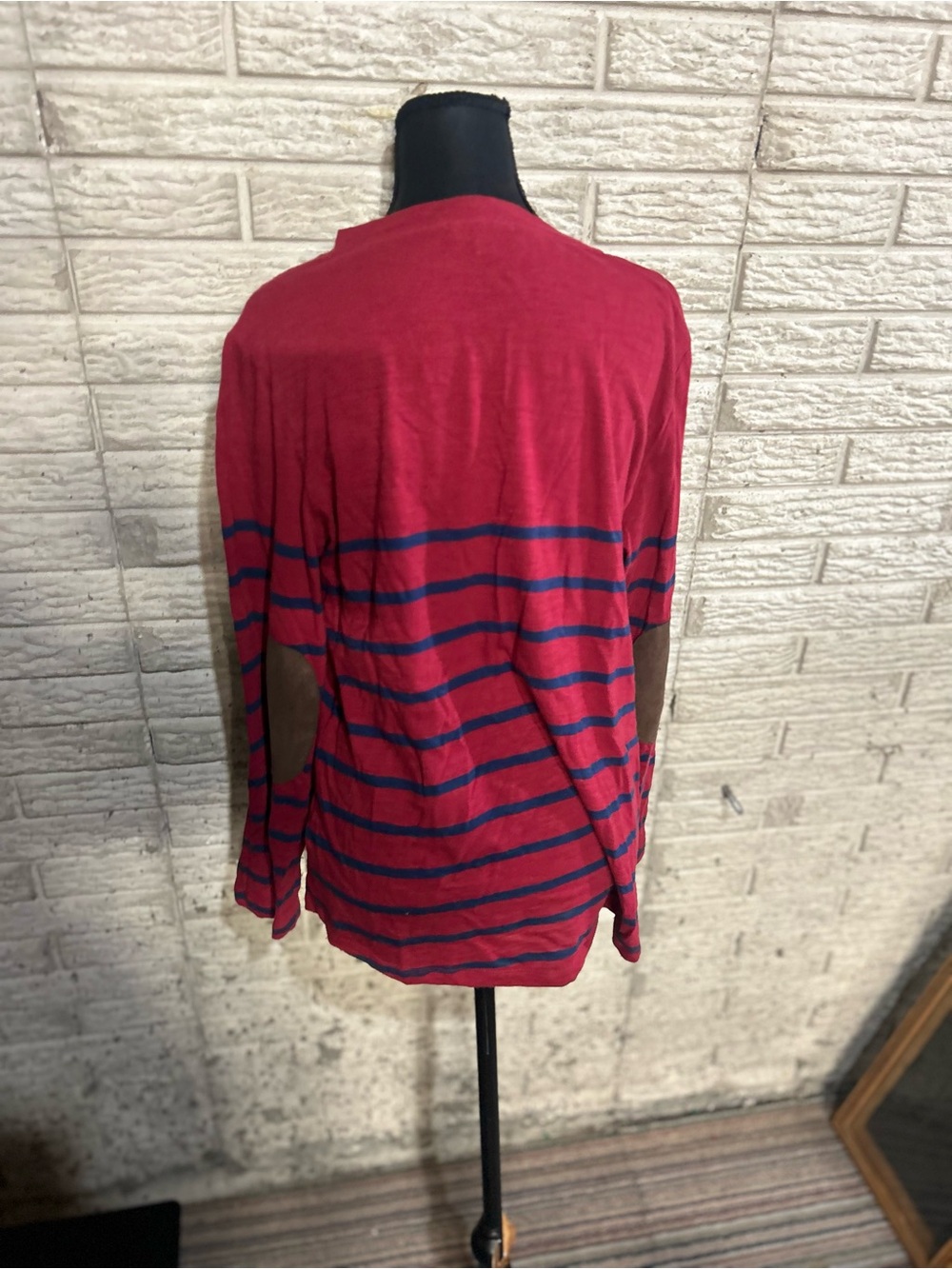 Orvis Striped V-Neck Long Sleeve Top - Red & Navy Size Medium Patches on Elbow - Picture 6 of 10